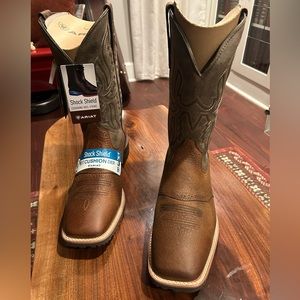 Men’s Ariat Cowboy Boots/ Brand New!!